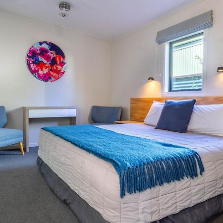 Shakespeare House Bed & Breakfast Те Анау Екстериор снимка